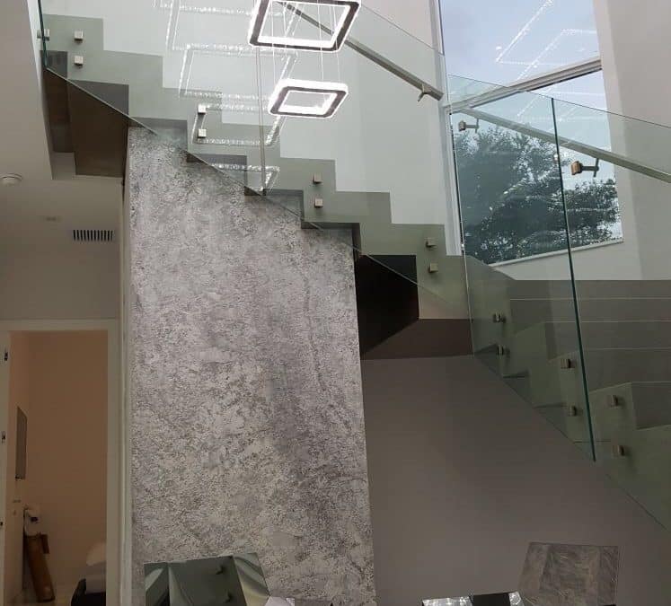 Escalera Moderna y de Concreto, Ruiz Construccion Inc