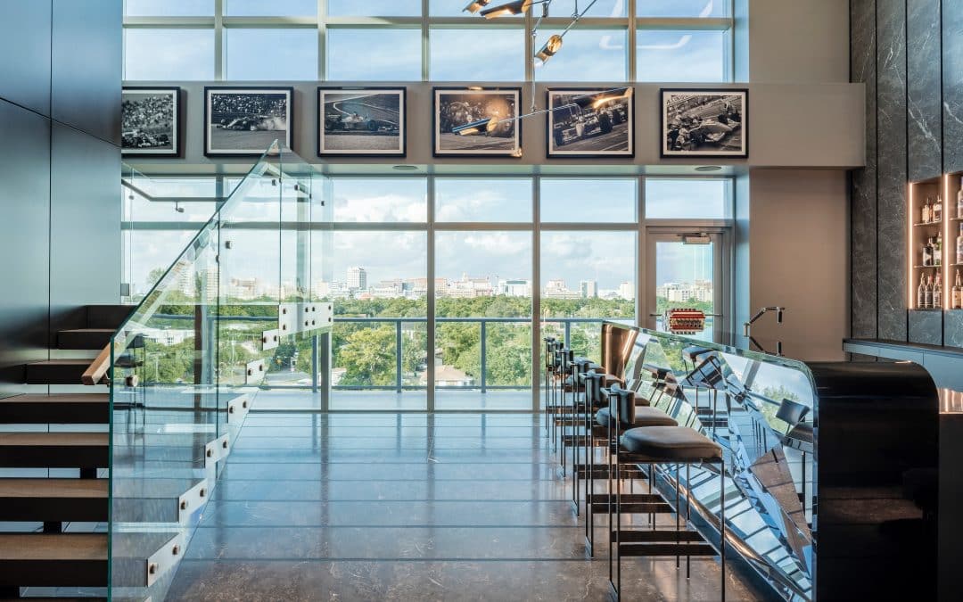 Escalera Moderna y Viga central, Tesla Miami